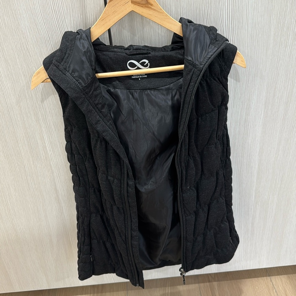 Black puffer vest
